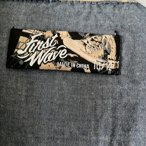 Boys Button Down Shirt Excellent Condition - Picture 2 of 6